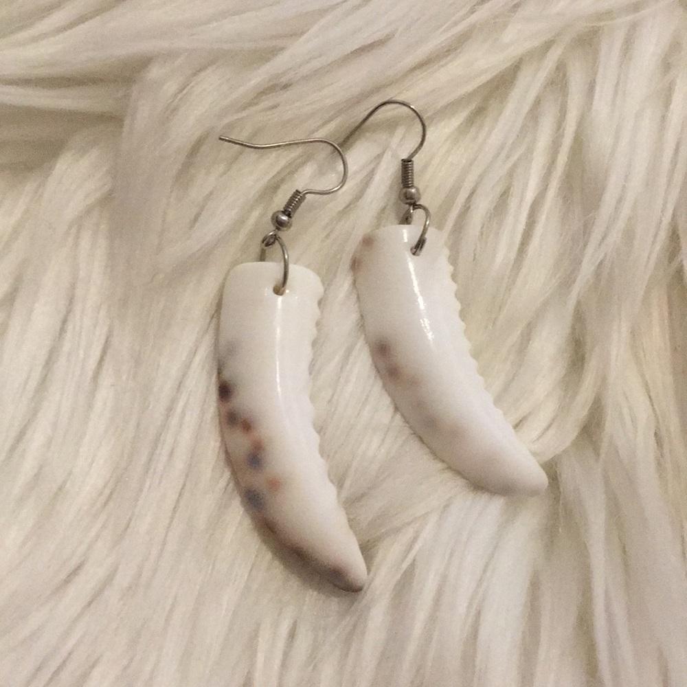 Shell Earrings - Picture 3 of 3
